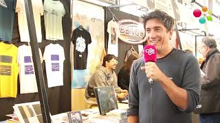 Jurgi Ekiza topatu dugu Maita Kulturaren erakusmahaian. Musikari baionarrak ‘Argitzala’ disko berriarekin heldu da Durangora. Besteak beste, emozioekin dugun harremanari buruz kantatzen du diskoak biltzen dituen hamaika abestietan.