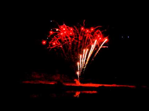 CAKEBOXEN   Z  SHAPE 100shots Z red white blue comet to crossette