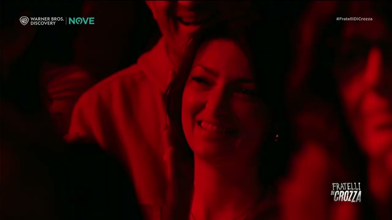 Crozza Feltri "Io ho la scorta ma sono io che faccio da scorta alla mia scorta!"