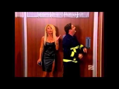 NINA TSKRIALASHVILI KOMEDY SHOW -  ERTI SHENI POETI DEDAC MOVTYAN :D