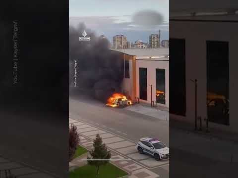 Electric car bursts into flames at charging station in Turkiye