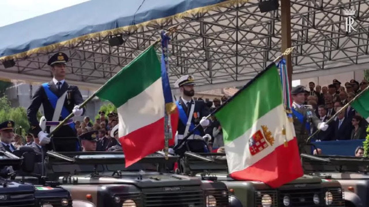 Mattarella assiste alla Parata del 2 giugno ai Fori Imperiali