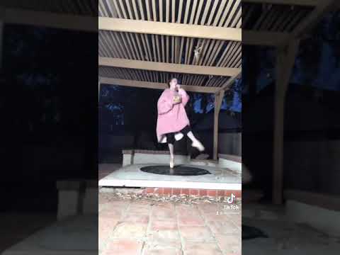 QUARANTINE ESMERALDA-Love En Pointe and the Comfy! #esmeralda#ballet#enpointe