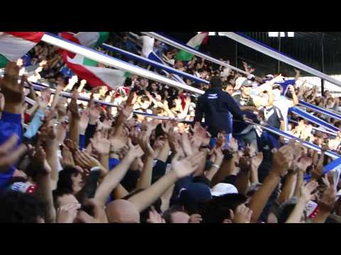 "Apertura 2010 . Cien años de locura . Hinchada" Barra: La Pandilla de Liniers • Club: Vélez Sarsfield
