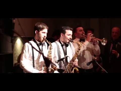 MIKELY FAMILY BAND - LIVE SHOW MOVE CLIP..!