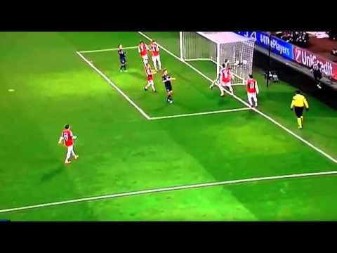 Mesut أ--zil arguing with Mathieu Flamini   Arsenal vs  FC Bayern Munich   19 02 2014