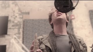 Video thumbnail of "Cage The Elephant - Come a Little Closer | Buzzsession"