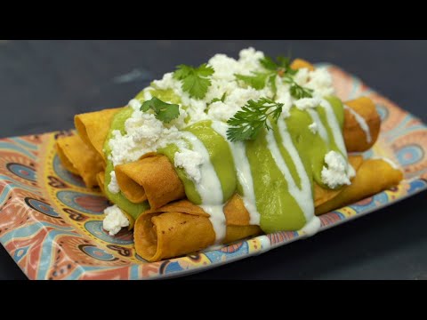 Receta de FLAUTAS rellenas de POLLO bañadas en SALSA casera