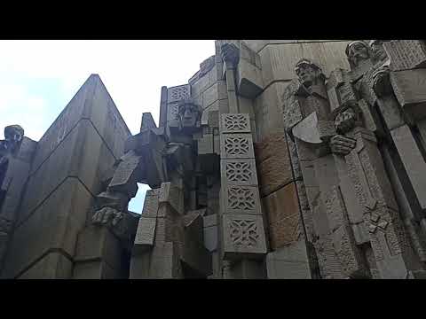 „Паметник 1300 години България“ в Шумен