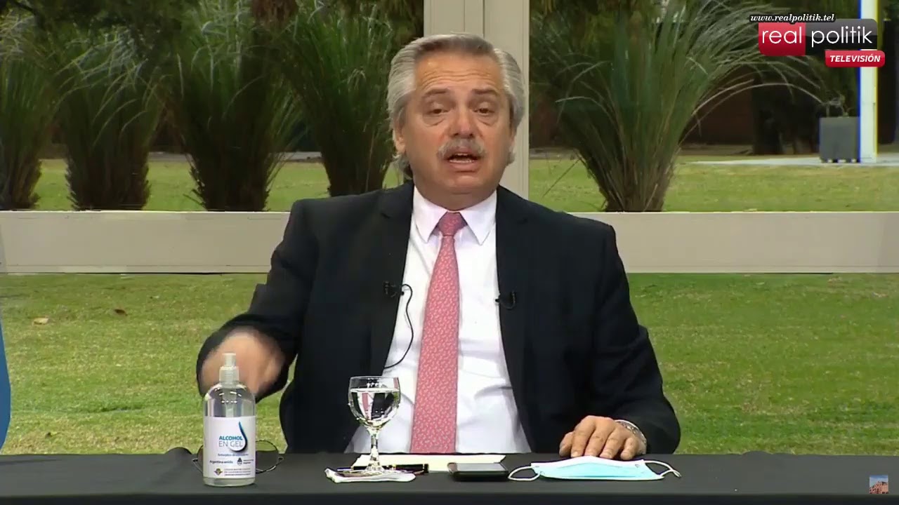 Alberto Fernández firma convenios con Jorge Capitanich