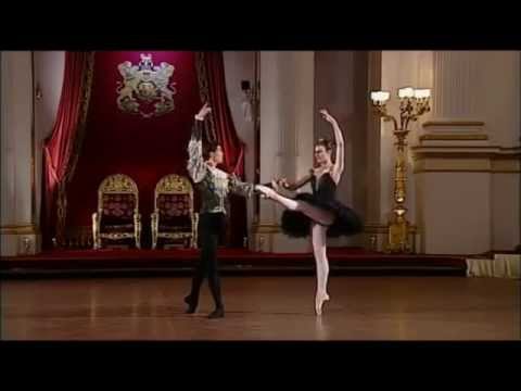 ROBERTO BOLLE and Zenaida Yanowsky ~ Swan Lake Pdd at Buckingham Palace