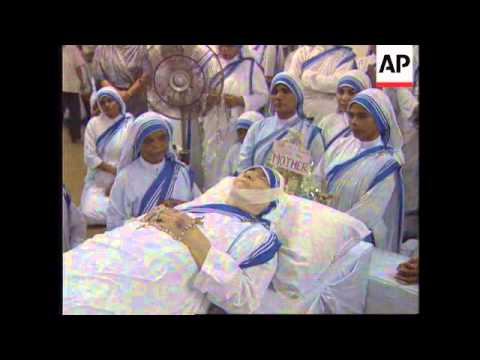 , title : 'INDIA: CALCUTTA: MOURNERS FLOCK TO HOME OF MOTHER TERESA'