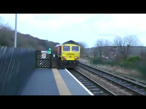 30/12 -RARE Class 59 up North - 59202 at Slaithwaite on 0D53 1300 Crewe Bas Hall SSM to Leeds Bam Rd