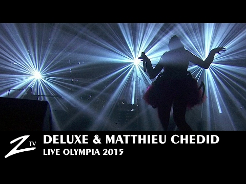 Deluxe feat Matthieu Chedid - Wait a Minute - LIVE HD