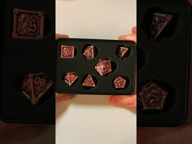 Vídeo relacionado con SIQUK 7 Piezas Juego de dados metal Poliedricos metalicos D20 D12 D10 D% D8 D6 D4 dados DND para Dungeons and Dragons MTG RPG, Salpicaduras de Sangre