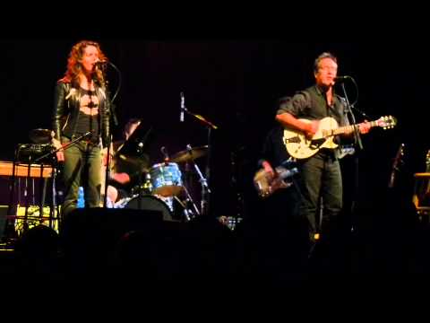 Pine Hill Project: I LIVE ON A BATTLEFIELD - Richard Shindell & Lucy Kaplansky