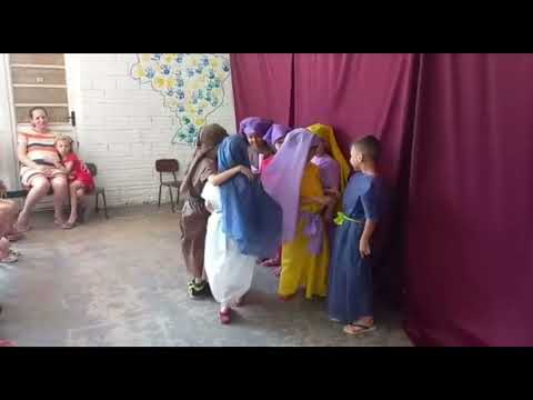 Encenação infantil do Nascimento de Jesus