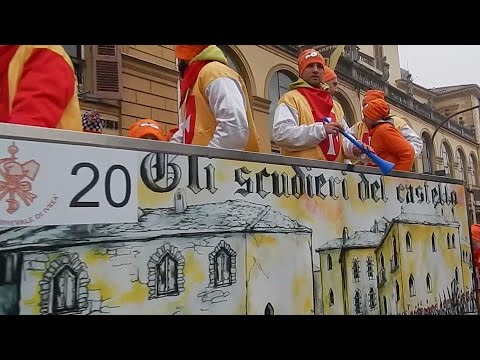 Scudieri del Castello carro da getto - Carnevale Ivrea 2015