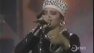 Salt-N-Pepa Chick On The Side Live 1988