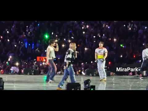 Stray Kids 'Miroh' Fancam Music Bank in Paris