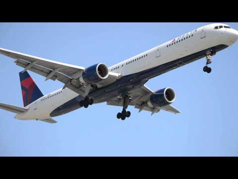 Delta Airlines Boeing 757-300 [N581NW] Landing At LAX