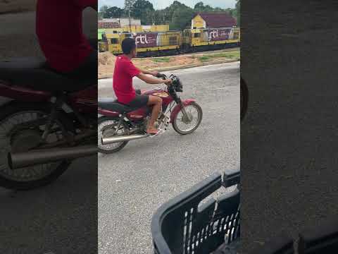 Trem da FTL passando em Pires Ferreira Ce sentido Sobral Ce
