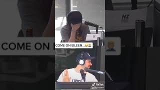 Download lagu Grab her a towel it's come on Eileen mp3 Download lagu Grab her a towel it's come on Eileen mp3