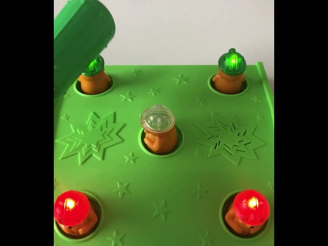 Vídeo relacionado con Mattel Games Whac-a-Mole Juego de Mesa con Luces y Sonidos, Juego para niños y niñas +4 años (Mattel GVD47)