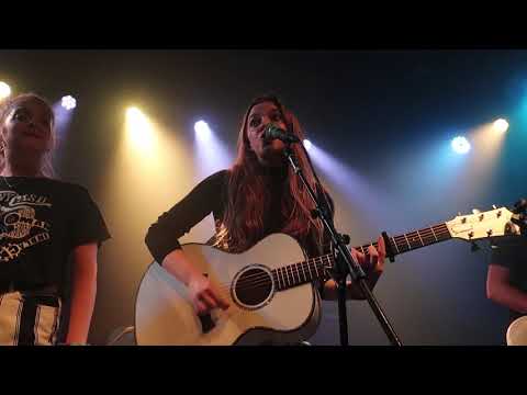 Jade Bird I Get No Joy (w/ fan on stage) - Schubas Tavern Chicago 8/3/2019
Jade Bird I Get No Joy (w/ fan on stage) - Schubas Tavern Chicago 8/3/2019