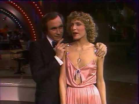 Joëlle ( "Il Etait Une Fois" ) et Patrice Laffont présentent la soirée de la St Sylvestre 1977/1978