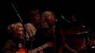 Wise Men - Kate and Anna McGarrigle, Martha and Sloan Wainwright - A Not So Silent Night