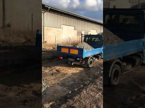 Wywrotka Renault Mascott w akcji w terenie Tipper in action