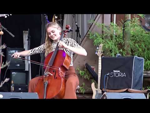 Melchi Vepouyoum ft. Leonie Wollersheim – Memoli - Live @Cologne Odonien