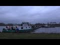 LIVE: Kijk mee hoe het vrachtschip in de IJssel wordt losgetrokken (deel2)