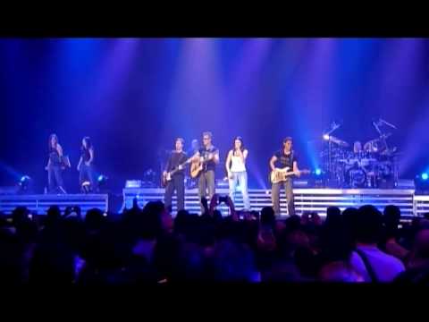 Laura Pausini - Medley: Medley: Cuando se ama, Mi rubi l'anima...(Live in Paris 05)