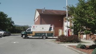 preview picture of video 'BRVRS Ambulance 152 Responding 7-11-10, Powercall and Air Horns'