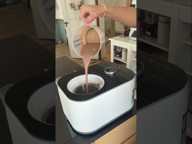 Video Teaser für Trisa La Cremeria Plus Test von Stephanie: Glace, Slushies & Joghurt in 30 Minuten zuhause