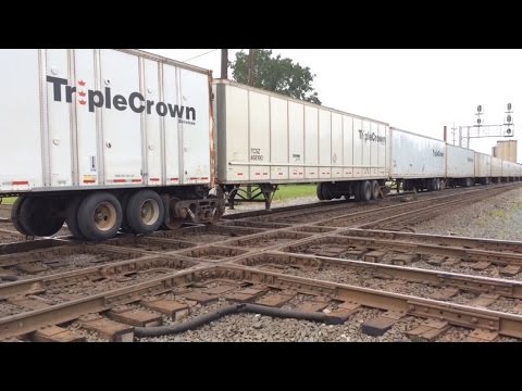 RoadRailer Close Up and Fast Acceleration