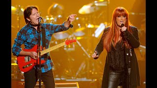 John Fogerty (Creedence Clearwater Revival) &amp; Wynonna Judd Sing &quot;Proud Mary&quot;
