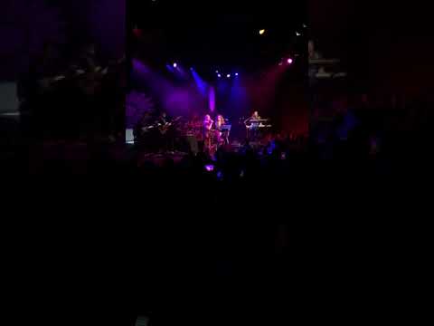 Ana Cirre y Myriam Montecruz-Contigo a la distancia.