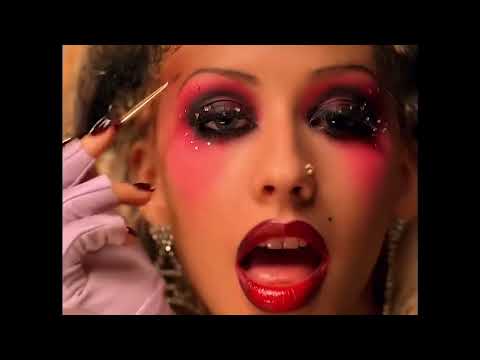 Christina Aguilera, Lil’ Kim, Mýa & P!nk performing song Lady Marmalade