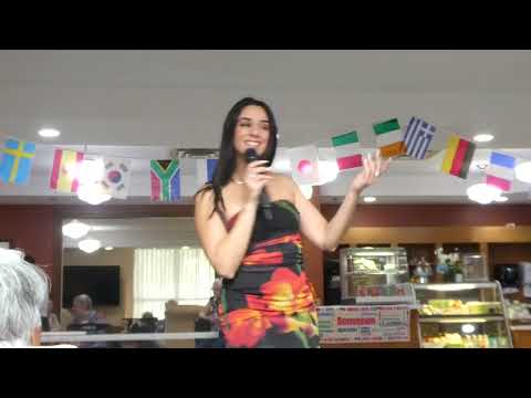 "Pretty Woman" sung by Filipa Sousa at Evergreen Retirement Community on 13 September 2025