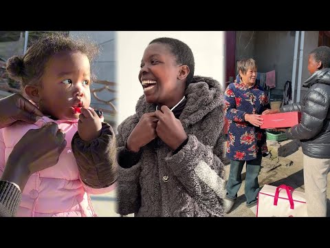 Yue Yue already knows how to make herself look pretty! &Went to cousin-in-law's to grab Huangmiguo