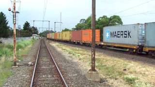 preview picture of video 'Maryvale Paper Train at Beaconsfield 4-2-2010, XR553 & XR550.'