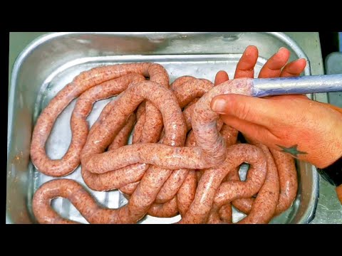 How Sausages Are Made. How To Make Sausages. Traditional Butchers Sausages. Mixing filling & Linking