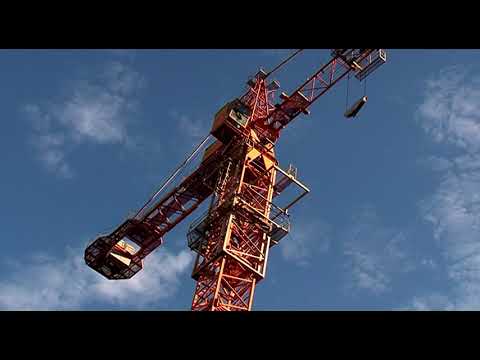 В Курске сносят башенный кран на улице Советской
