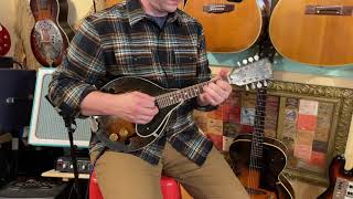 Video thumbnail for 1952 Gibson EM-150 electric mandolin by Jake Wildwood & Co