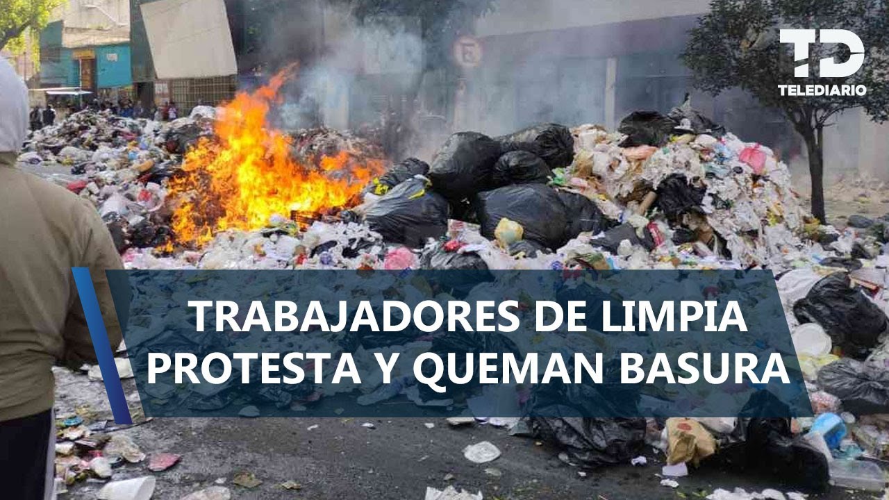 Personal de limpia protesta con basura en Fray Servando