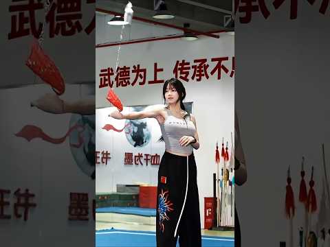 年少的你总缺乏勇气 那我祝你以后都无所畏惧 #王六堡 #九节鞭 #传统文化 #国风 #师妹