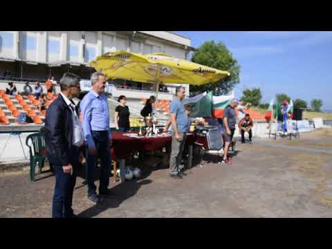 200 деца в турнирите по футбол и акробатика